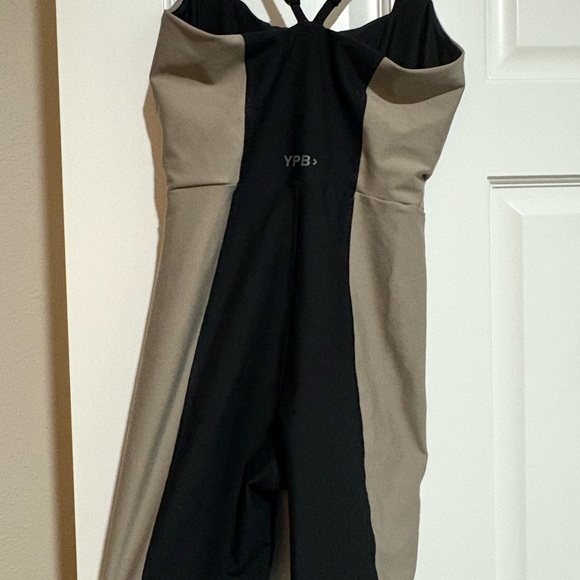 Abercrombie workout romper - Picture 3 of 4